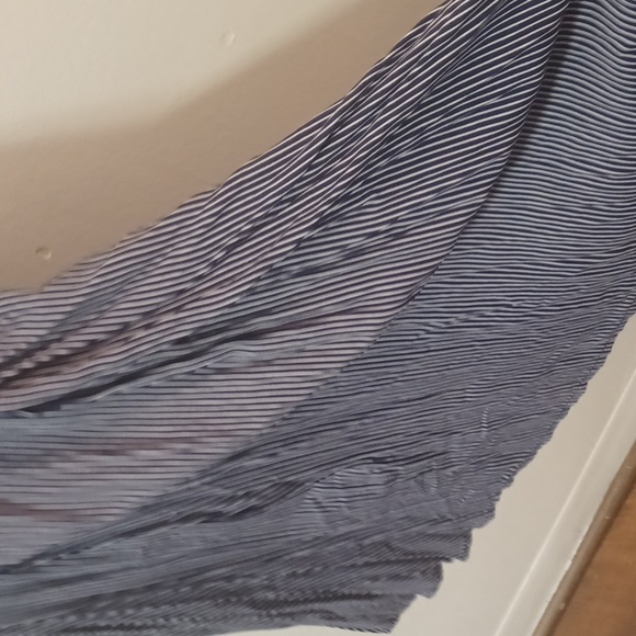 Dress - Picture 2 of 10